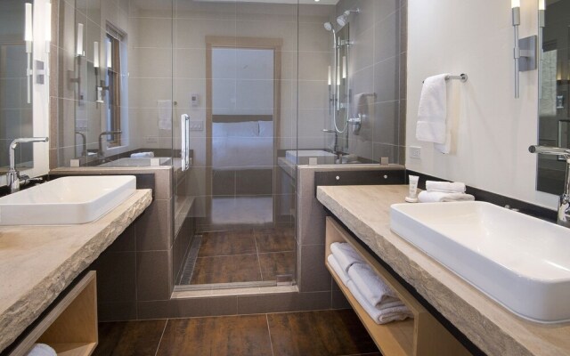 Eiger 9 3 Bedroom Condo by RedAwning