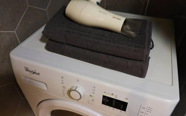 Room Emma,between bus and train station,Netflix,speed Wi-Fi