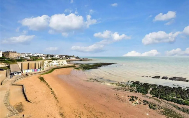 Beachside Mews