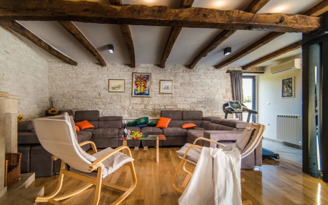 Stunning Villa in Kringa With Swimming Pool