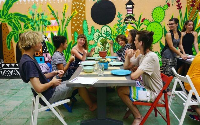 Tropical House Hostel