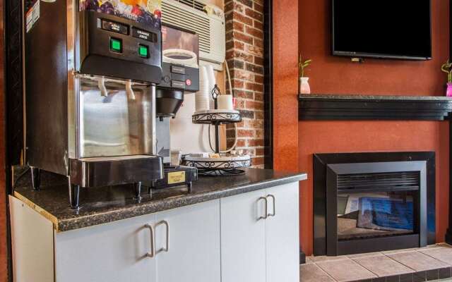 Rodeway Inn & Suites Brunswick near Hwy 1