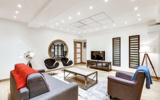 Just Renovated 138m2 On The Seine