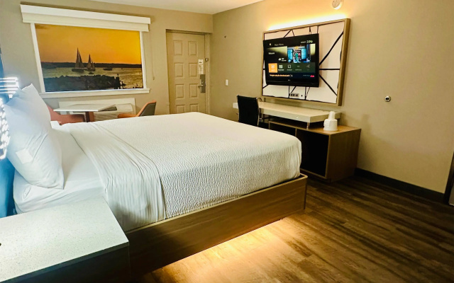 La Quinta Inn by Wyndham Costa Mesa / Newport Beach