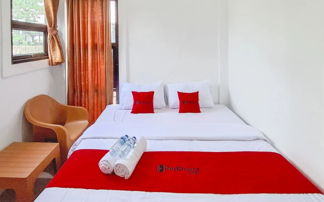 RedDoorz Syariah @ Griya Wahid Alun Alun Batang – Guest Rooms – Batang
