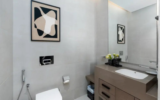 Beachfront 1BR Jumeirah Gate Tower 1