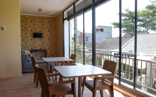 RedDoorz near Terminal A Adisucipto Airport
