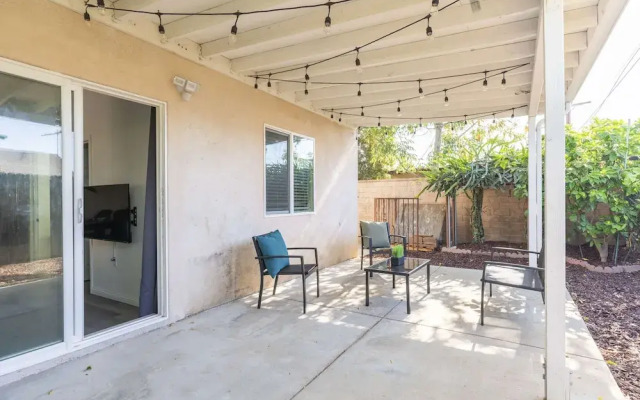 Elegant Retreat Modern Comforts, Prime Location