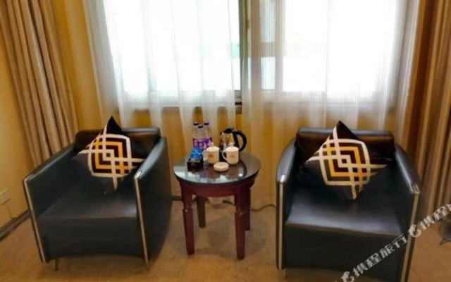 Minghao Holiday Hotel (Pingdingshan Kaiyuan Road Pedestrian Street)