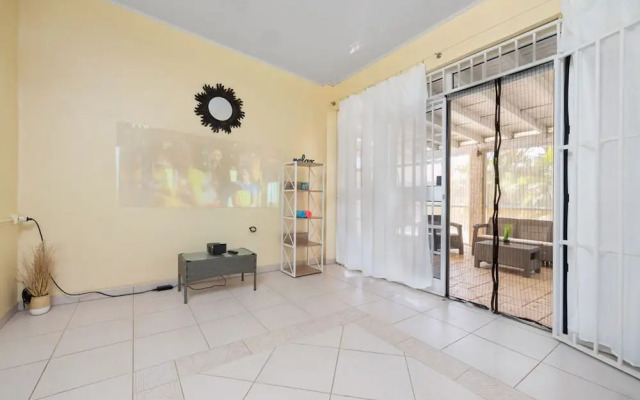 Cozy Central 4br3ba Home w Pvt Pool Largegarden