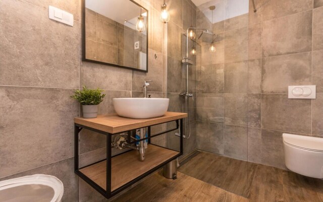 Stunning Apartment in Turanj With Wifi and 2 Bedrooms