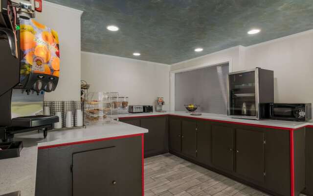 Econo Lodge Inn & Suites Diamondhead