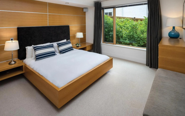 Brentwood Bay Resort & Spa