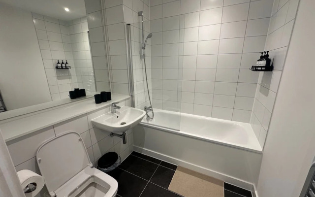 Up to 40 Percent Off Old Trafford Modern Apartment