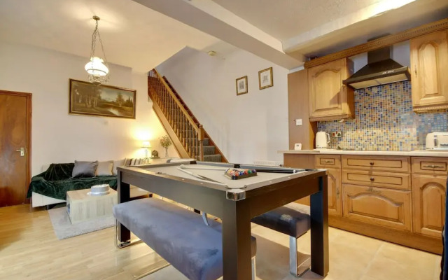 Portsmouth Maisonete Pool Tennis Table