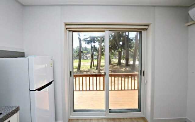 Taean Solbatgil Pension