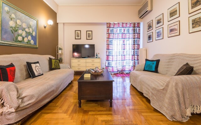 Comfortable Central Athens Flat by Cloudkeys