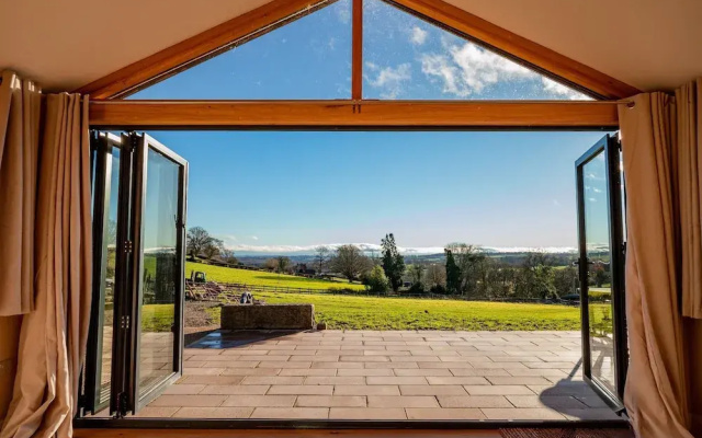 Host Stay Upperley Barn