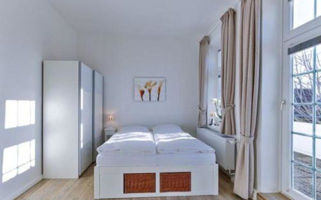 Appartement-5-mit-Suedbalkon-in-strandnaher-Lage-Baederstil-Villa-in-Wenningstedt-Sylt