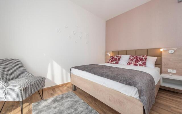 Luxury Apartments - La Vir 5& 6