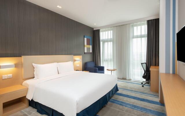 Holiday Inn Express Shanghai Pujiang, an IHG Hotel