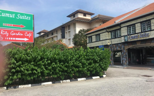 Lumut Suites
