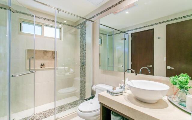 Condo Complex with an Alluring Pool & Tropical Vibes by Stella Rentals