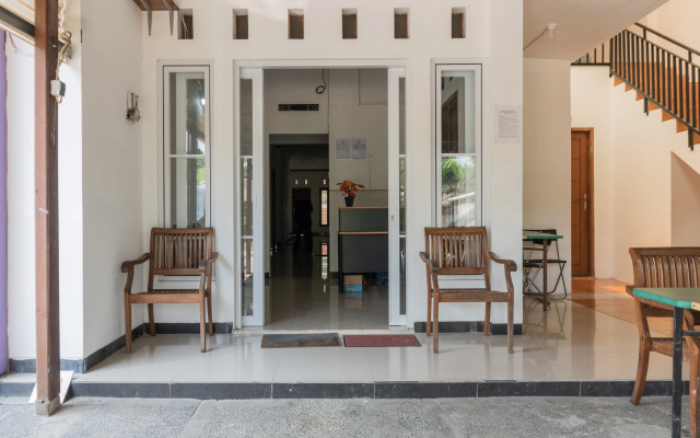 RedDoorz near Terminal Bubulak Bogor