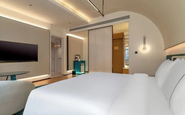 YEE HOTEL (free shuttle bus to Canton Fair Venue）