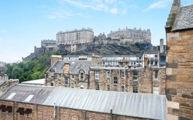 Stunning flat near Edinburgh Castle