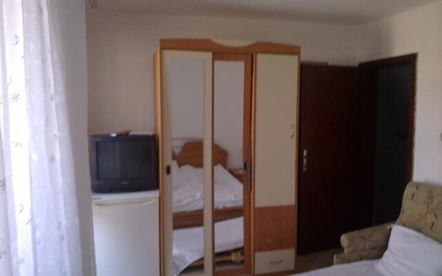 Farlalievi Guest House