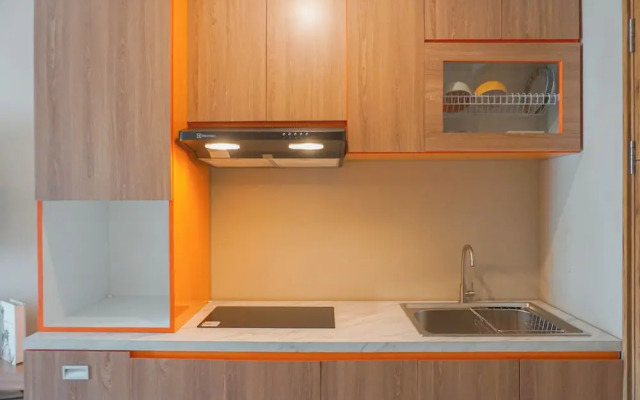 Cozy Studio Apartment At Gateway Park Lrt City Bekasi