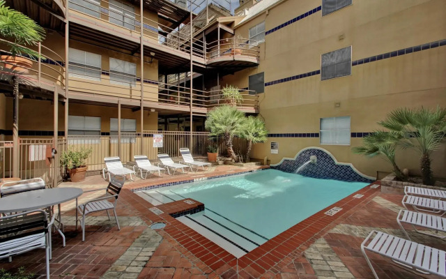 4 Bedroom Penthouse Suite by AustinStays
