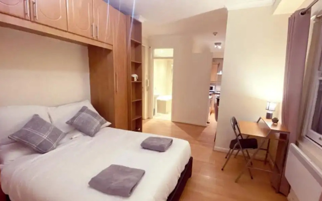 London Chelsea, Big 2 People Studio Apartment