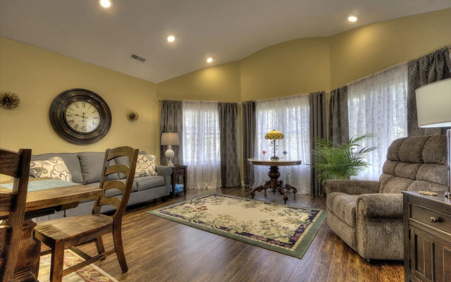 Running Bear #3375 3 Bedroom Cabin