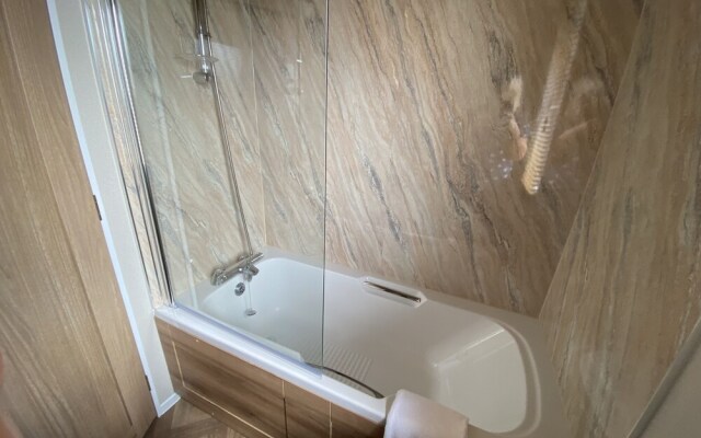 Rivendale 8 & Hot Tub 2 Bed