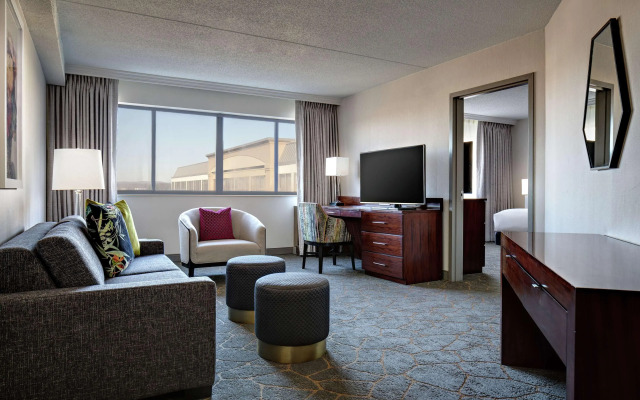 DoubleTree by Hilton Fairfield Hotel & Suites