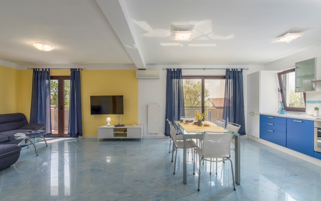 Spacious 3bdr Sea View Apartment Next to the Beach