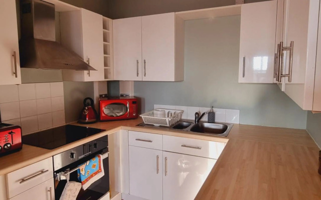 Modern and spacious Swansea centre apartment