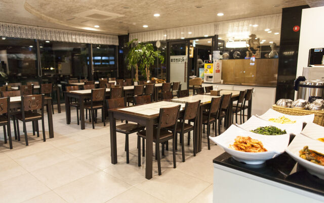 Cheonjiyeon Hotel