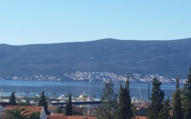 Sunny Flat With A Beautiful View