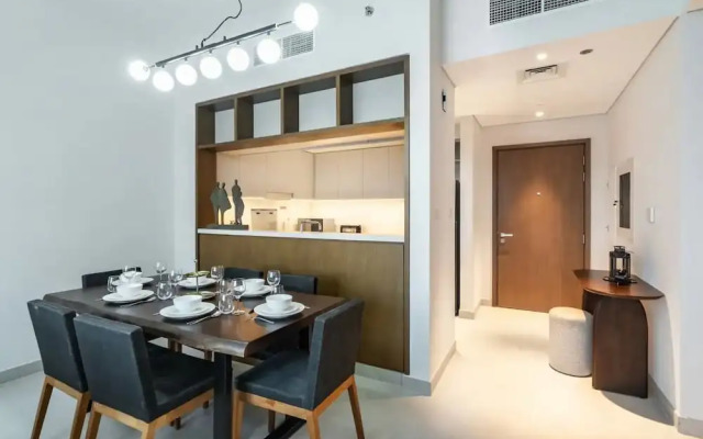 Bright 2BR in top Creek Rise Tower