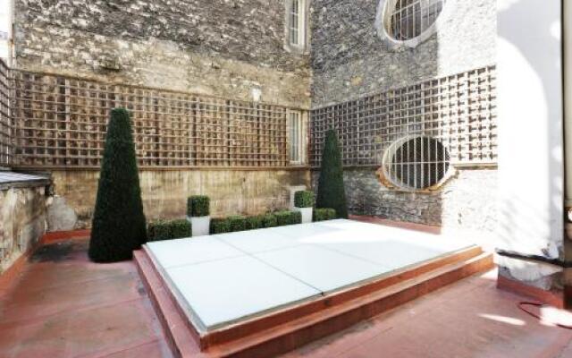 Matignon Terrace Apartment