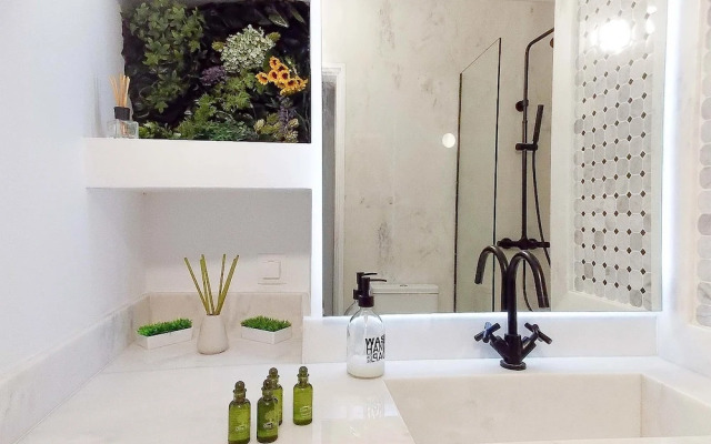 Plaka Hidden Jewel - Acropolis