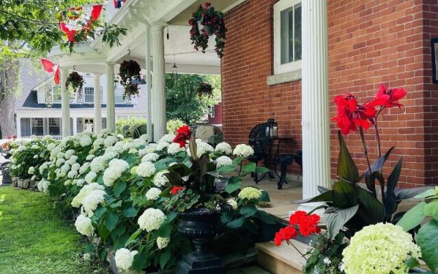 1000 Islands B&B – The Bulloch House