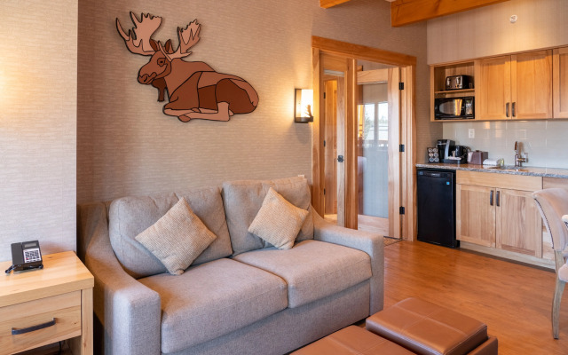 Moose Hotel And Suites