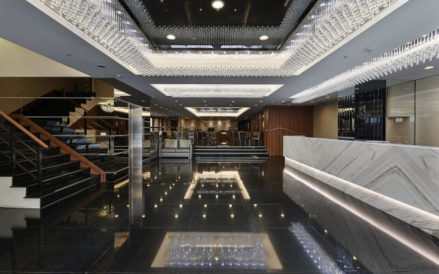 Delton Hotel Love River