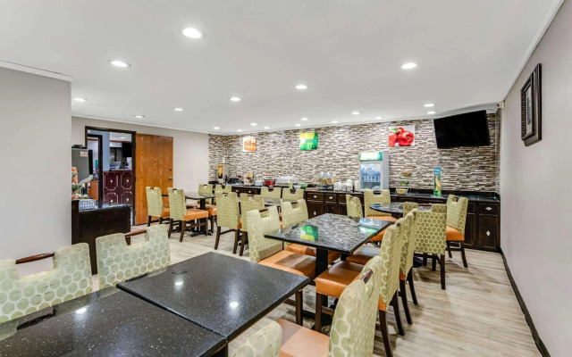 Quality Inn Merriam - Kansas City