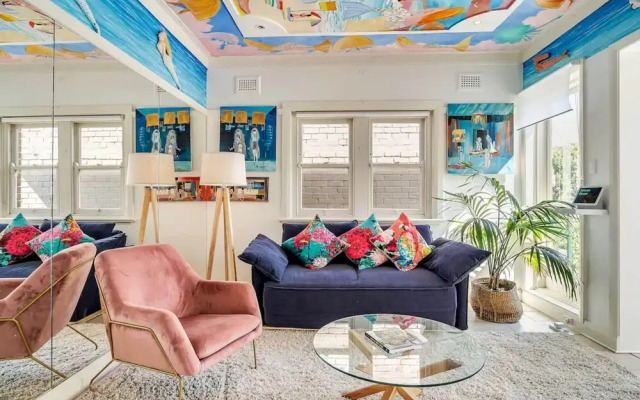 Harbourside Pad With Waterfront Views