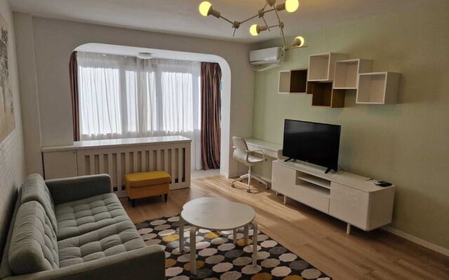 Yellow Apartment - Cismigiu Gardens